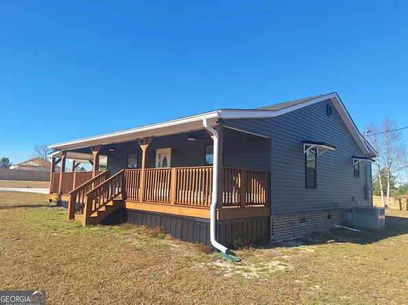 33 Elmwood Ln, Baxley, GA 31513