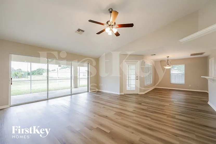 3 bed, 2.5 bath, 2053 sqft, $2,250 — Photo 3