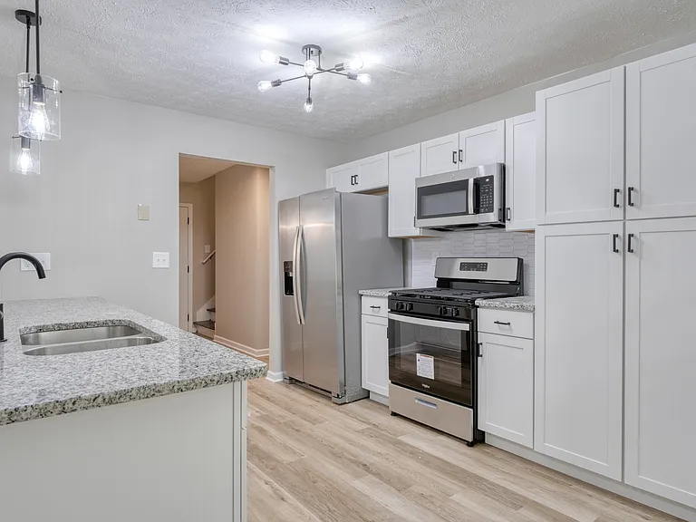 3020 Hampton Club Way — Photo 7