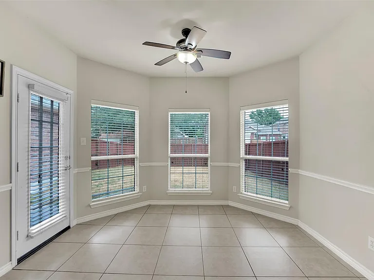 10438 Coach House Ln — Photo 18