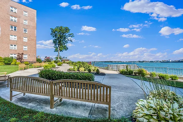 Sold by Lovett Realty, Inc. | media 21
