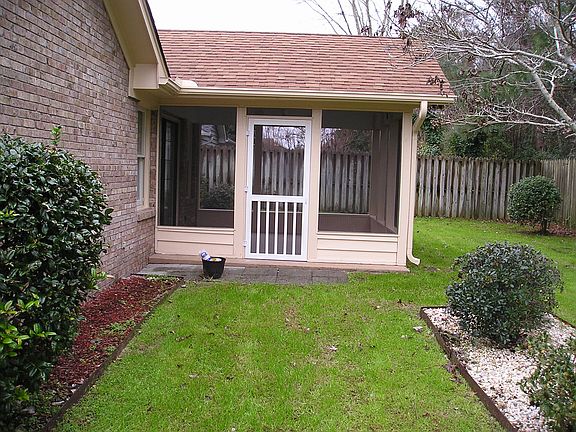 5th image of 350 Chattooga Pl