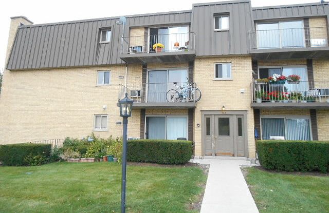 1st image of 580 Fairway View Dr APT 3C