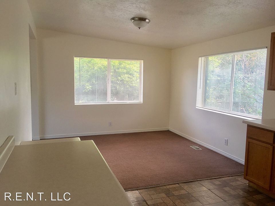 2nd image of 424 E Blaine Ave