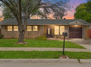 1605 E Lovers Ln, Arlington, TX 76010