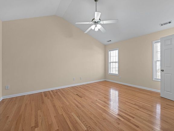 4th image of 5210 Groveside Ct