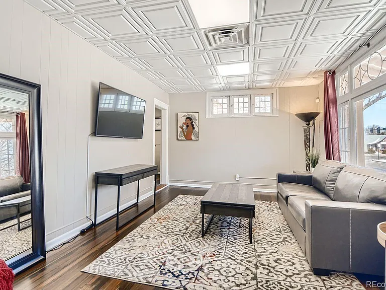 1207 Court St — Photo 4