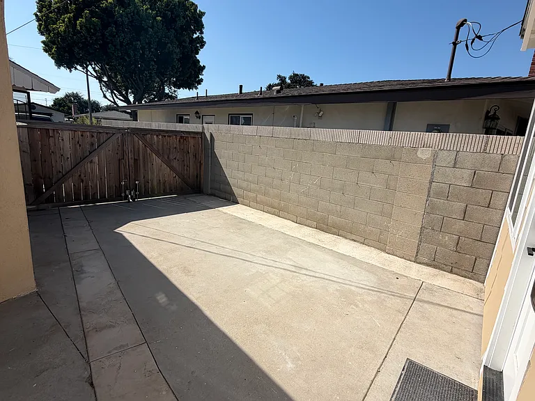 8472 San Carlos Way #B — Photo 6