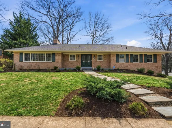 7215 Marine Dr, Alexandria, VA 22307