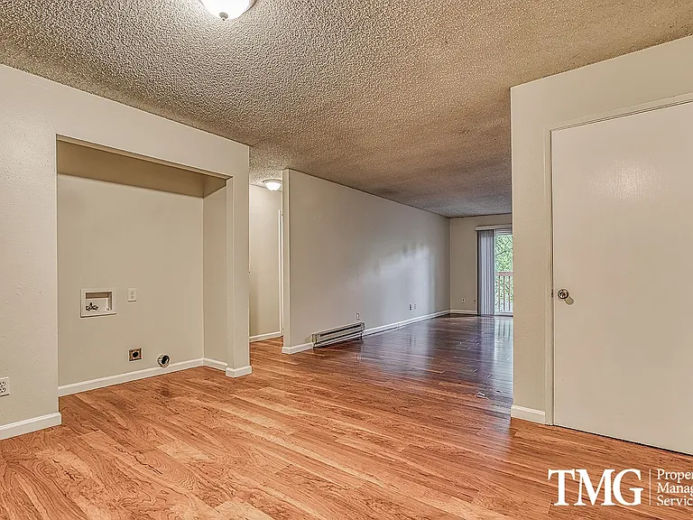 Montclair Apartments — Photo 10