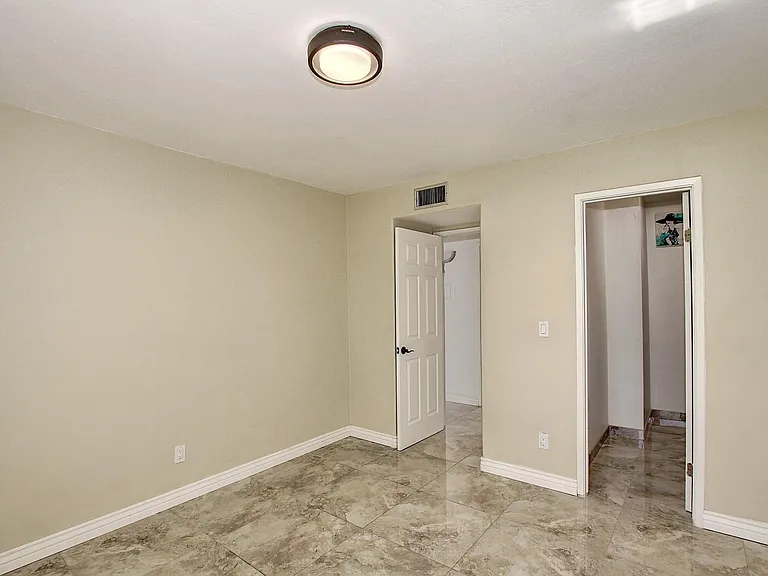 838 S Langley Ave #203 — Photo 9