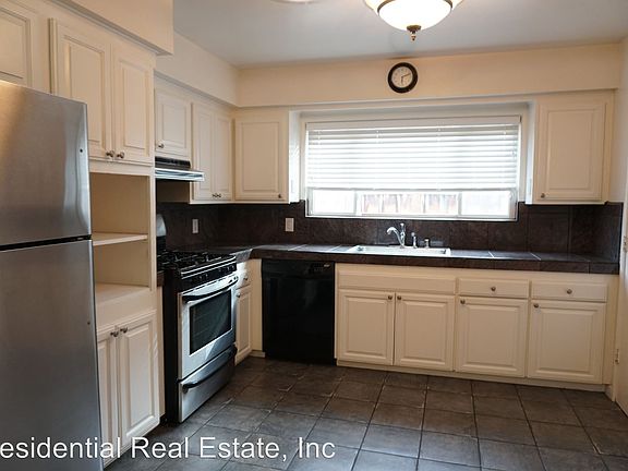 2nd image of 1570 Garden Glen Way