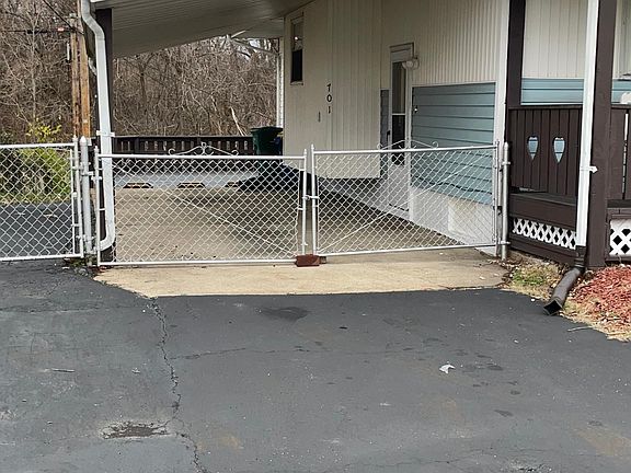 3rd image of 701 Shepley Dr