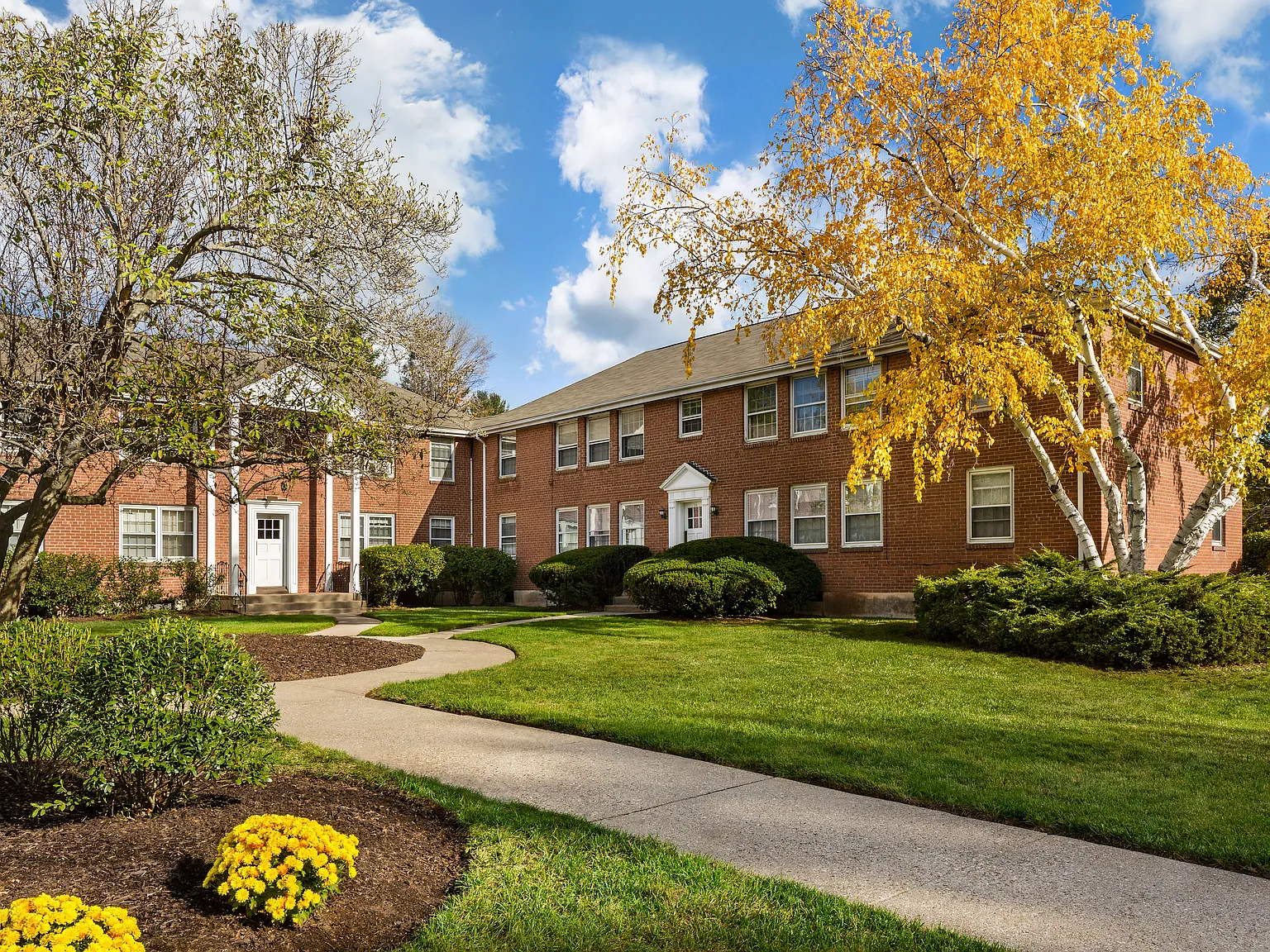 Sedgwick & Woodrow Apartments — Photo 2