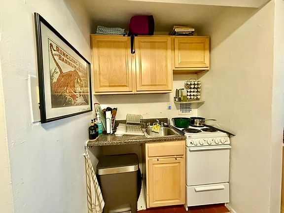 3rd image of 515 E 6th St APT D7
