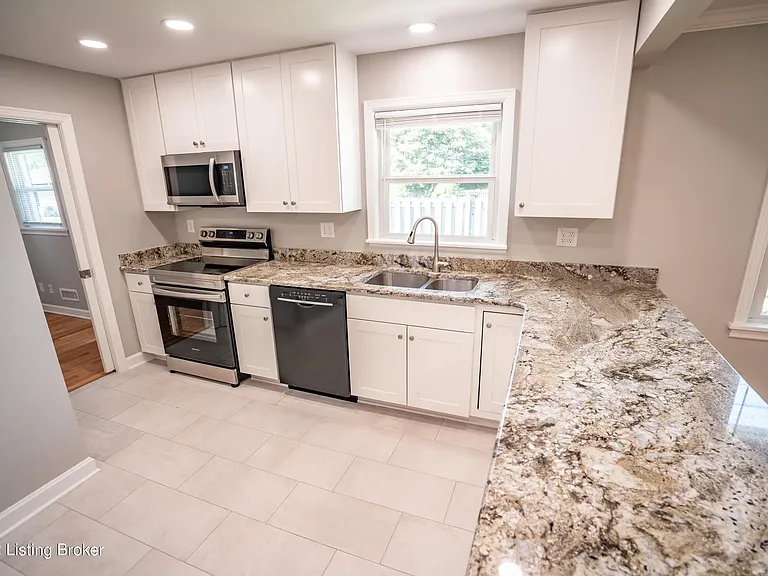 9008 Haviland Ave — Photo 14
