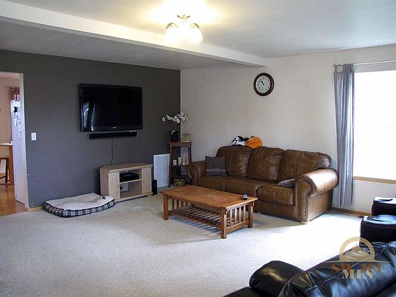 3rd image of 627 N River Rock Dr