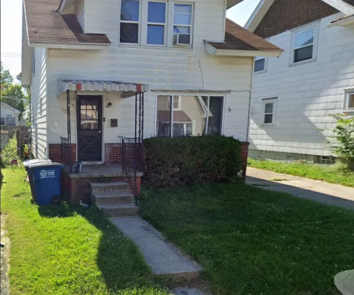 3924 Burnham Ave — Photo 1