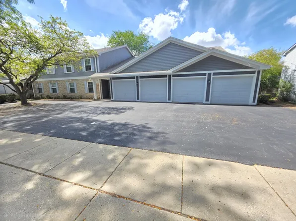 356 Woodview Cir APT A, Elgin, IL 60120