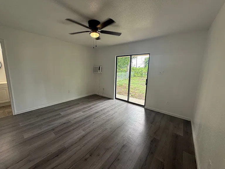 2041-2043 Helm Dr — Photo 20