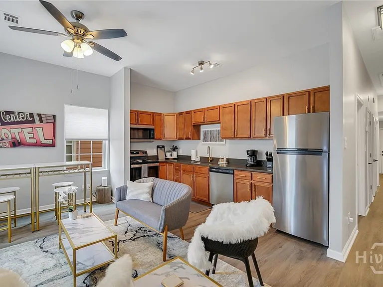 323 W 31st St #2 — Photo 5