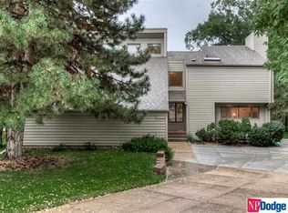 9503 Oak Cir, Omaha, NE 68124