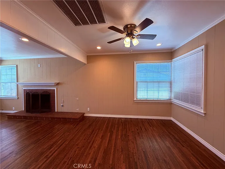 1447 S Valley Center Ave — Photo 9