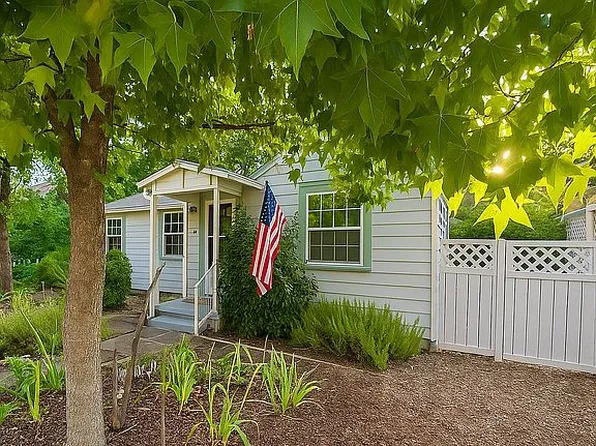36 Taylor St, Weaverville, CA 96093