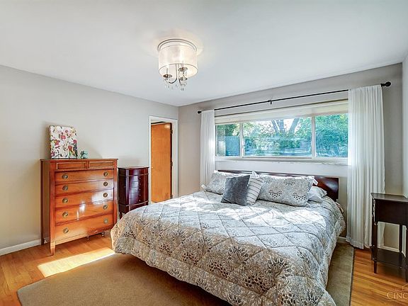 3rd image of 7860 Pinemeadow Ln