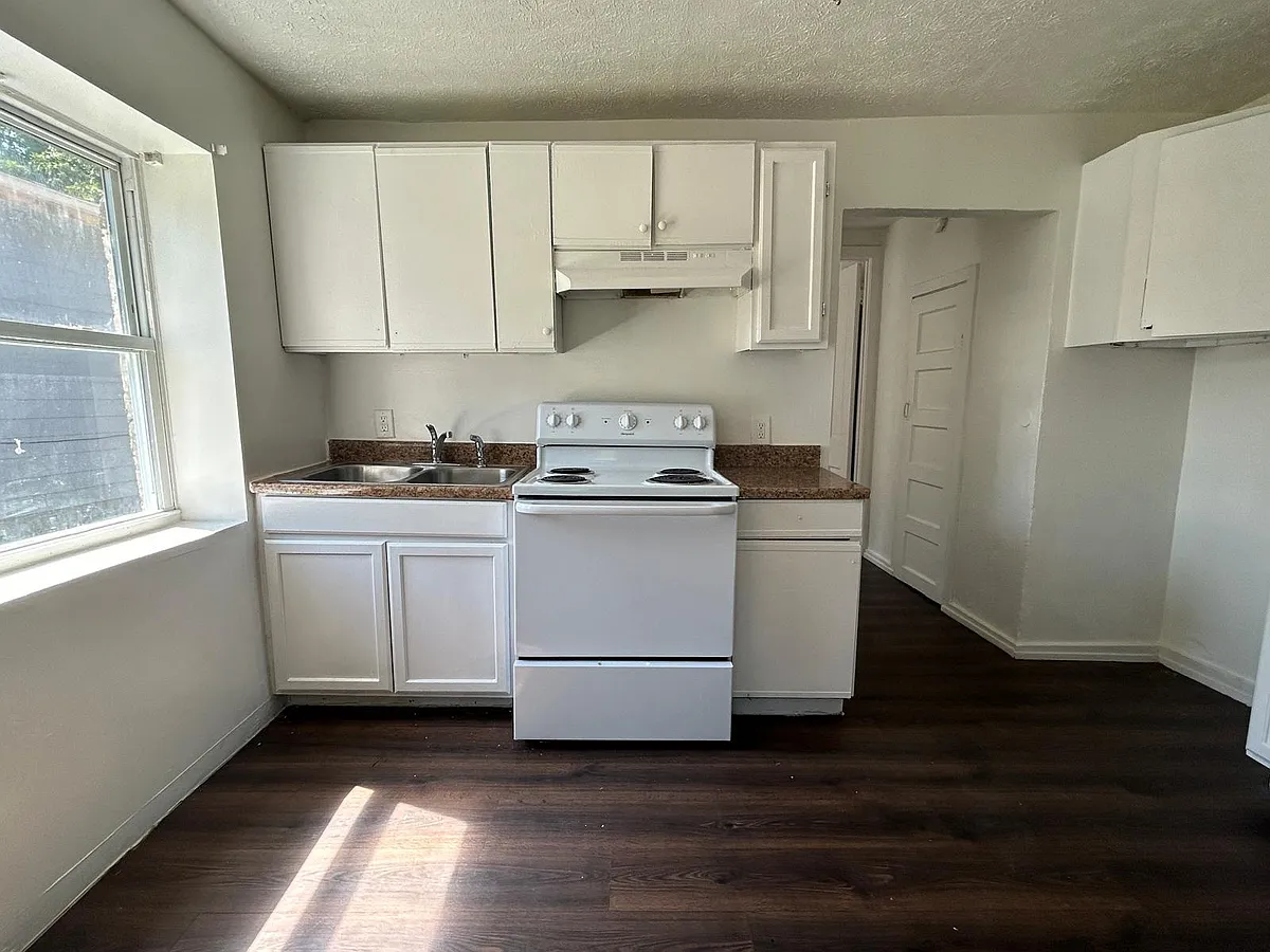 Building Photo - 855 Steffen Ave #3