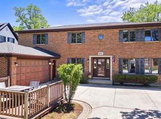 8143 W Oak Ln, Niles, IL