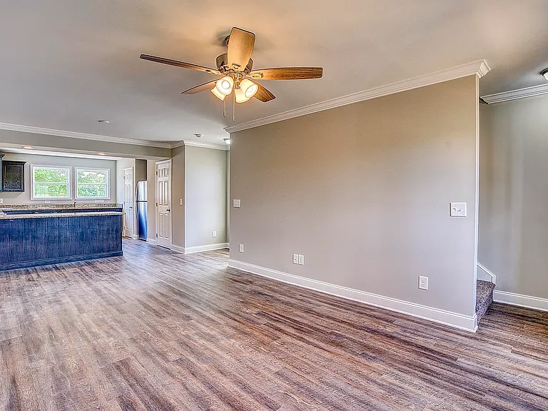 2802 W Walnut St #6 — Photo 5