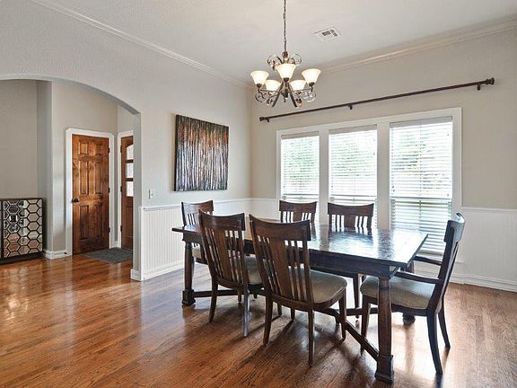 5th image of 705 SW Glen Arbor Ave