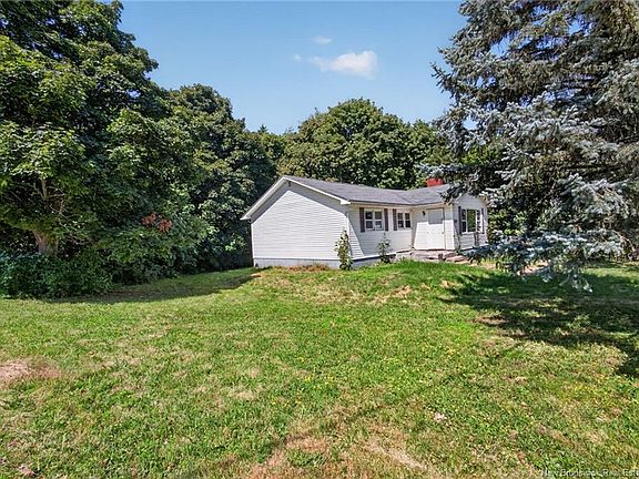 3rd image of 109 Chesswood Dr
