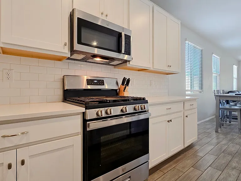 18572 W Cottontail Ln — Photo 7