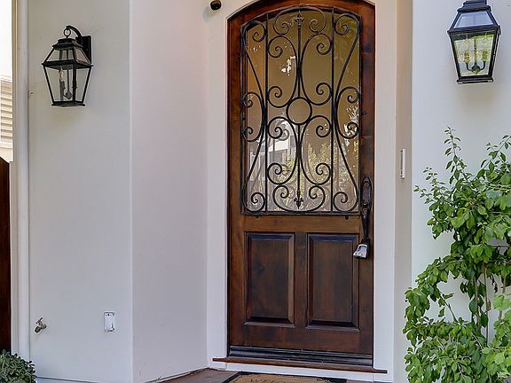 4th image of 2611 Palm Ave