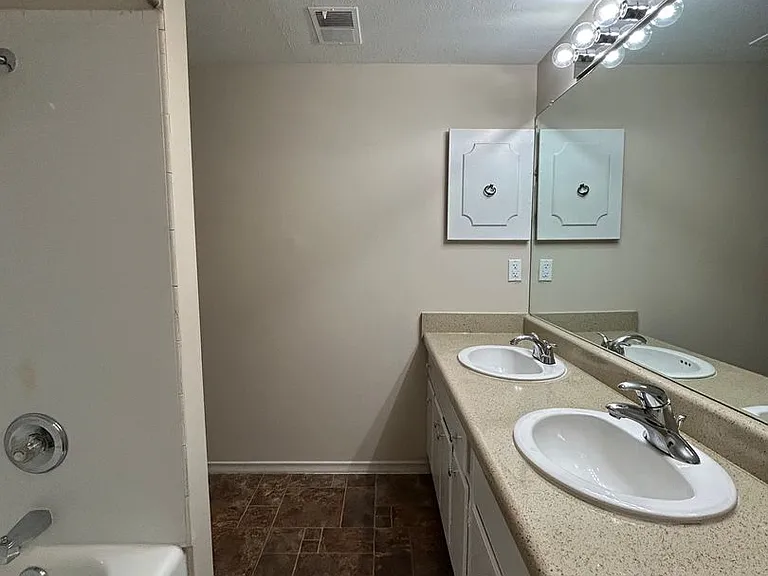 915 N 48th Ave — Photo 16