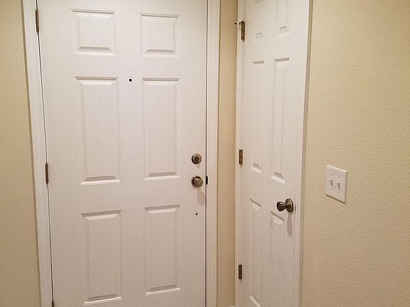 5th image of 1046 N Black Cherry Dr