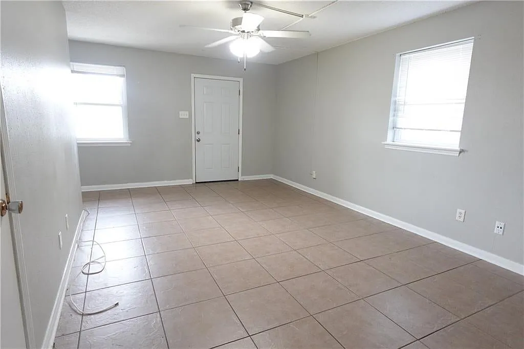 3 bed, 1.5 bath, 1400 sqft, $1,550 — Photo 3