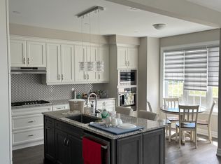 102 Burnhamthorpe Rd E, Oakville, ON L6H3P9