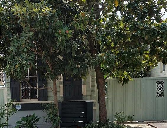 2nd image of 2522 Burgundy St