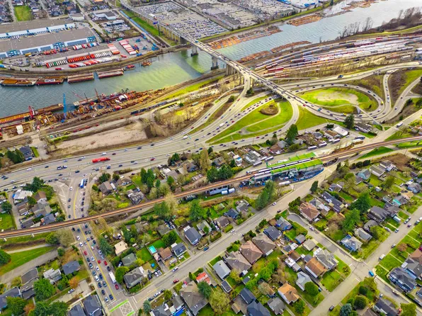 2005 Marine Way, New Westminster, BC V3M 2H2