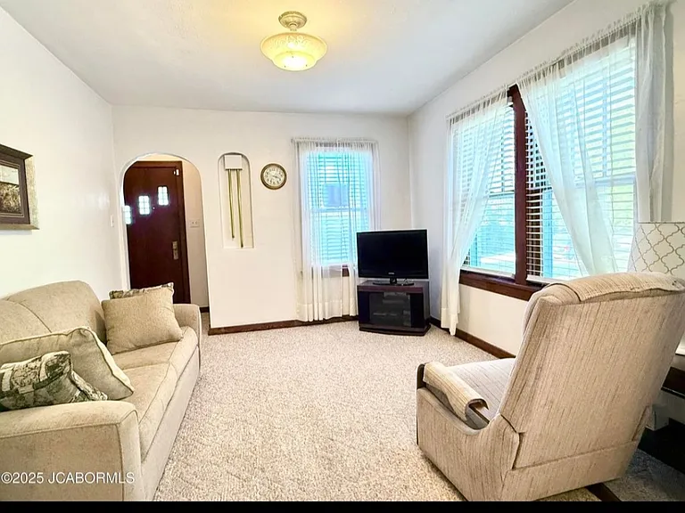 815 Adams St — Photo 2