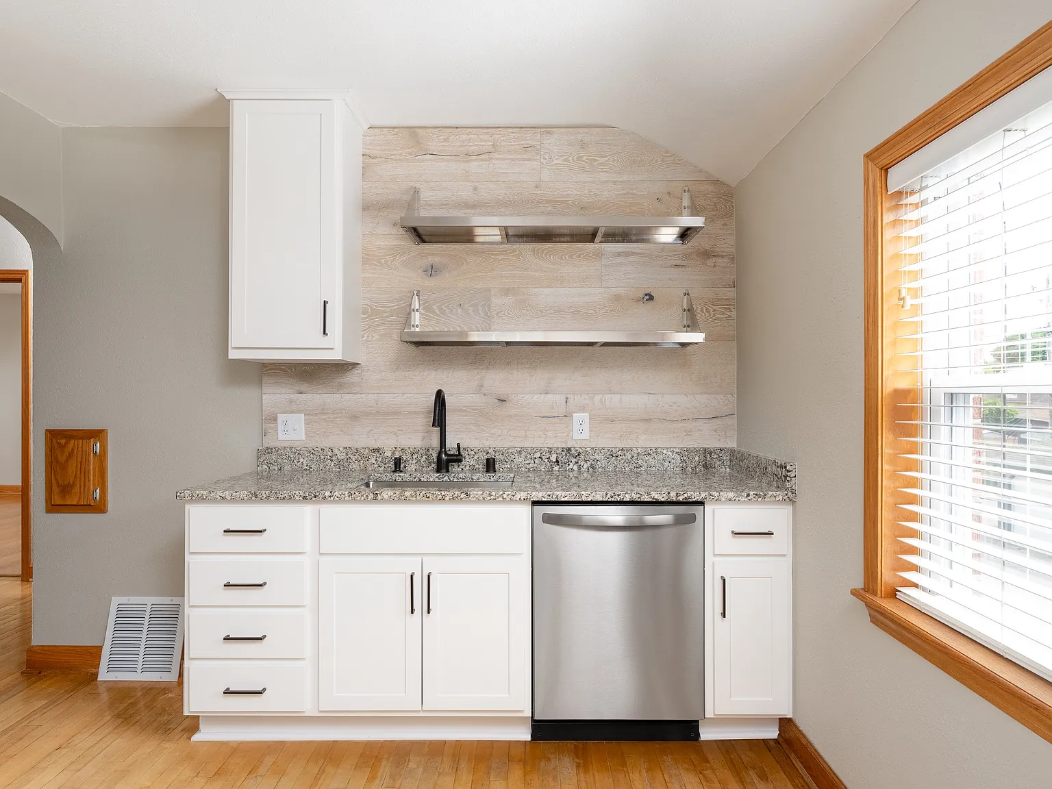 2 bed, 700 sqft, $1,695 — Photo 4