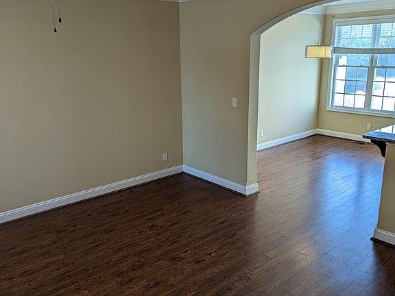3rd image of 180 Rowse Dr