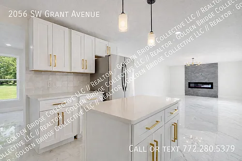 2056 SW Grant Ave Photo 1