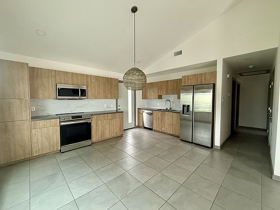 4th image of 1321 E Iris Ave #1