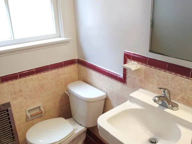 1419 N Laurel Ave — Photo 11