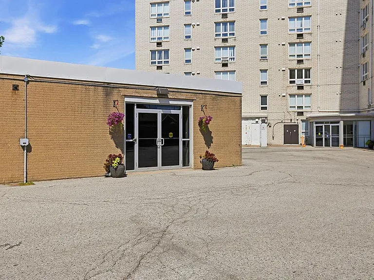 8325 Riverside Dr E — Photo 29