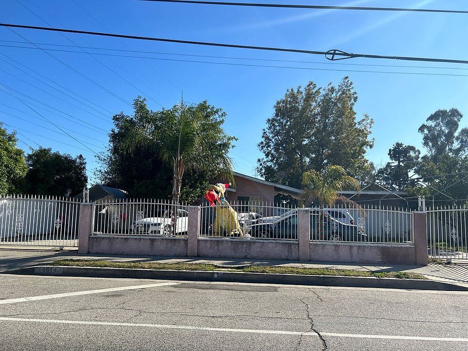 1st image of 14914 Chatsworth Dr